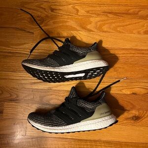 Men’s Adidas Ultra Boost shoes 👞